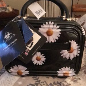 Travel cosmetic case